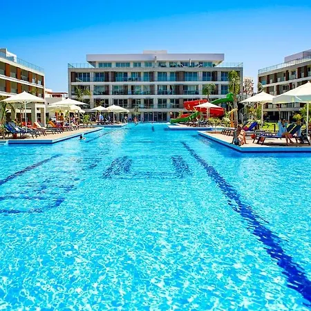 Charming Flat Close To The Beach With Shared Pool And Balcony With Pool View In Iskele, Cyprus Ájosz Jeórjosz