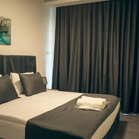 Charming Flat Close To The Beach With Shared Pool And Balcony With Pool View In Iskele, Cyprus Daire Agios Georgios (Famagusta)